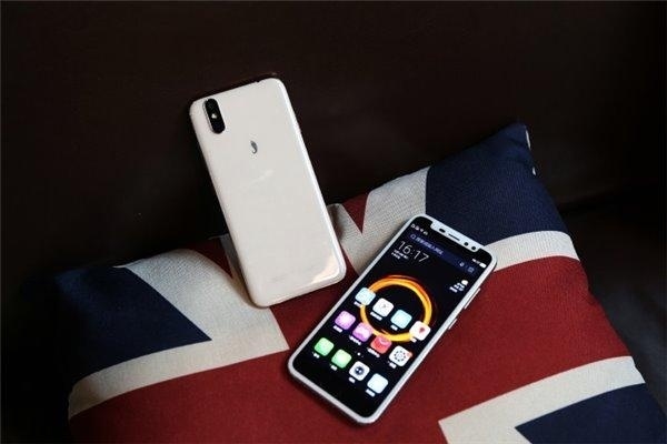 小辣椒S11發布 酷似iPhone X的劉海設計真的好嗎?-鋒巢網