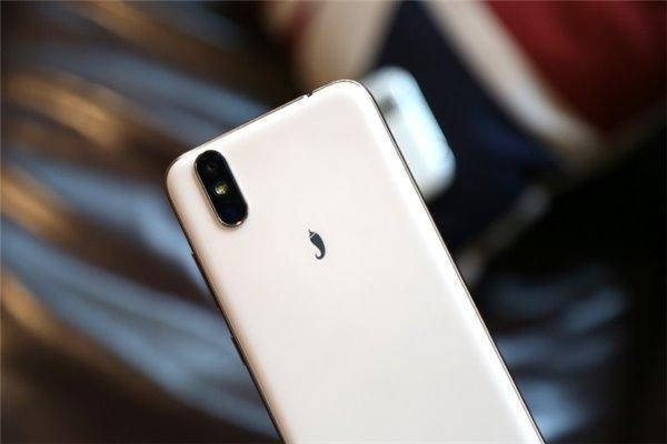 小辣椒S11發布 酷似iPhone X的劉海設計真的好嗎?-鋒巢網