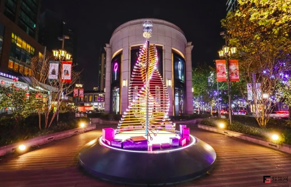 亮了！戴森用自家科技產(chǎn)品打造10米高圣誕樹-鋒巢網(wǎng)