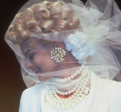 崇洋媚外的虛榮心，何時成為了我們津津樂道的新聞熱點？-鋒巢網