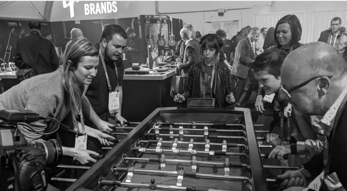 日以繼夜：這是一組CES 2018幕后工作人員的鏡頭-鋒巢網