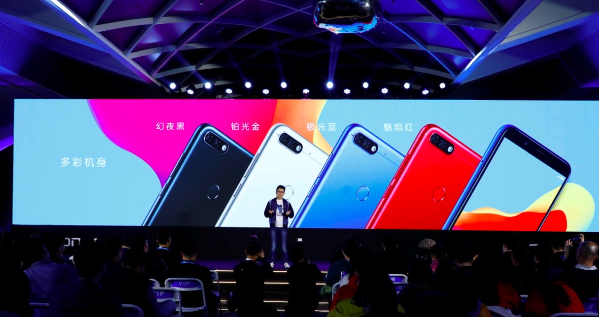 人臉識別引領7項驚喜 899元榮耀暢玩7C VERY“耐撕”-鋒巢網