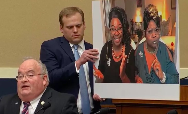 共和黨議員對馬克?扎克伯格“審查”的兩名博客作者進(jìn)行拷問-鋒巢網(wǎng)