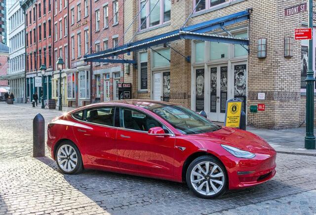 特斯拉暫時停止了Model 3生產線-鋒巢網