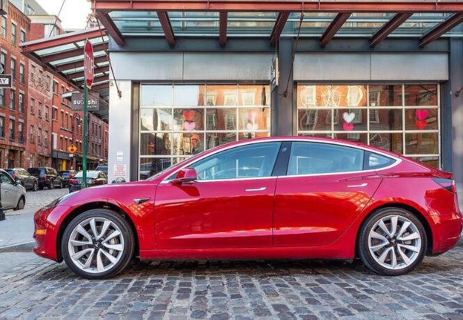 埃隆·馬斯克表示，特斯拉將在6月底之前全天候生產Model 3-鋒巢網