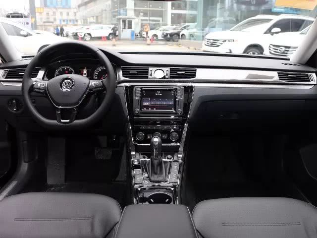 當年售價近30萬的官車代表 如今竟只要15萬就能買？-鋒巢網