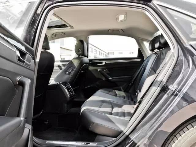 當年售價近30萬的官車代表 如今竟只要15萬就能買？-鋒巢網