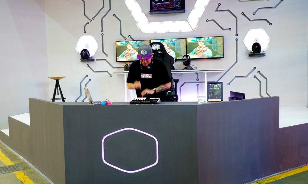 鋒巢網圖文直播| 帶你橫掃2018臺北電腦展-鋒巢網