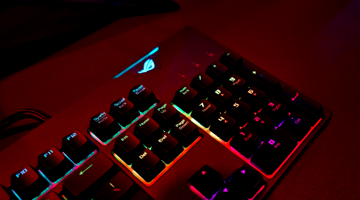 鋒巢網(wǎng)直播| 2018臺(tái)北電腦展：只為勇者而生 華碩ROG&靈耀X新品發(fā)布會(huì)直播-鋒巢網(wǎng)