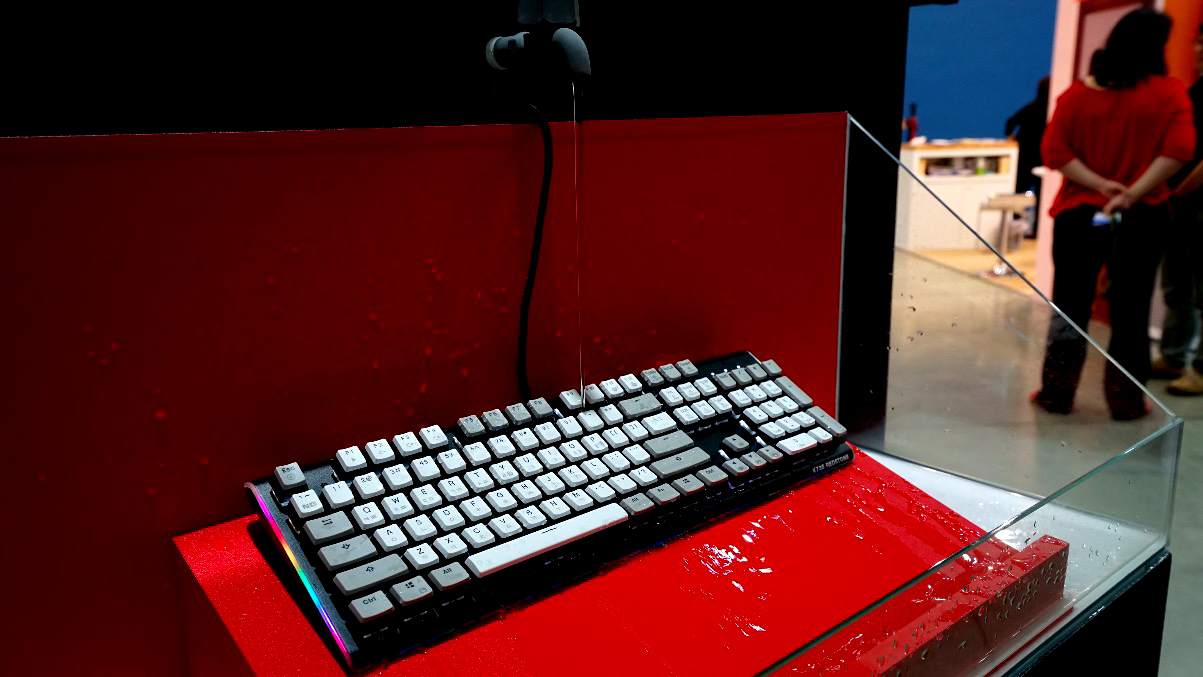 鋒巢網(wǎng)直播| 2018臺(tái)北電腦展：只為勇者而生 華碩ROG&靈耀X新品發(fā)布會(huì)直播-鋒巢網(wǎng)