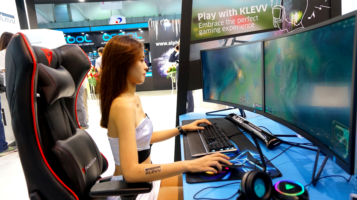 鋒巢網(wǎng)直播| 2018臺(tái)北電腦展：只為勇者而生 華碩ROG&靈耀X新品發(fā)布會(huì)直播-鋒巢網(wǎng)