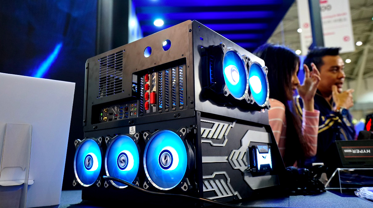 鋒巢網(wǎng)直播| 2018臺(tái)北電腦展：只為勇者而生 華碩ROG&靈耀X新品發(fā)布會(huì)直播-鋒巢網(wǎng)