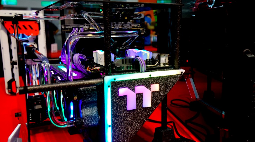 鋒巢網圖文直播| 帶你橫掃2018臺北電腦展-鋒巢網