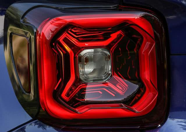 Jeep新款自由俠官圖發布 外觀小幅調整-鋒巢網