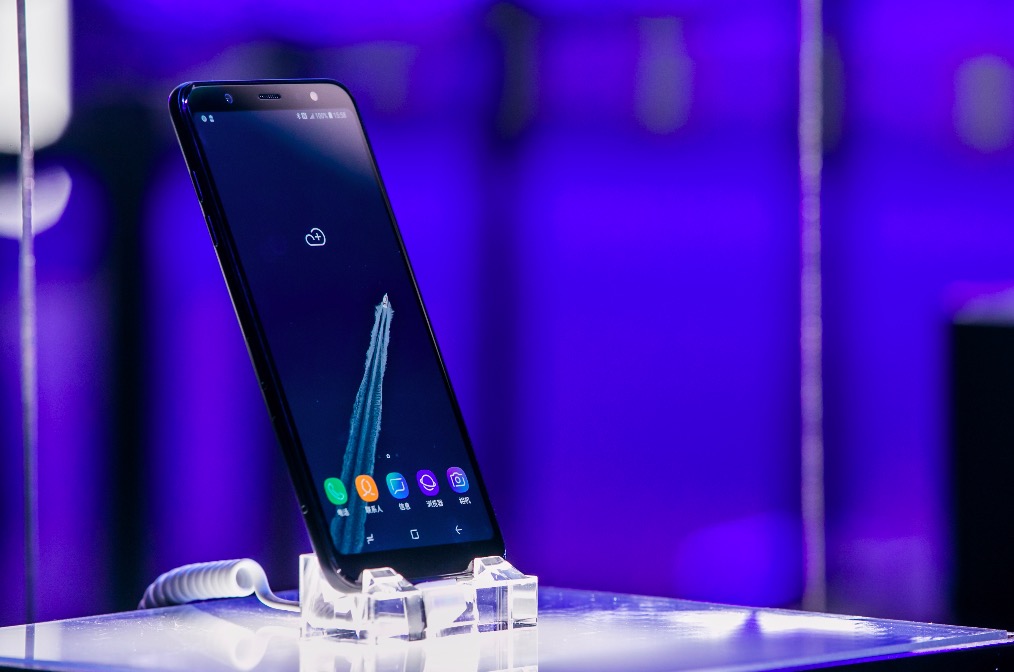 2400萬AI純粹美拍,三星做出了一款年輕人都愛的智能手機(jī)-鋒巢網(wǎng)