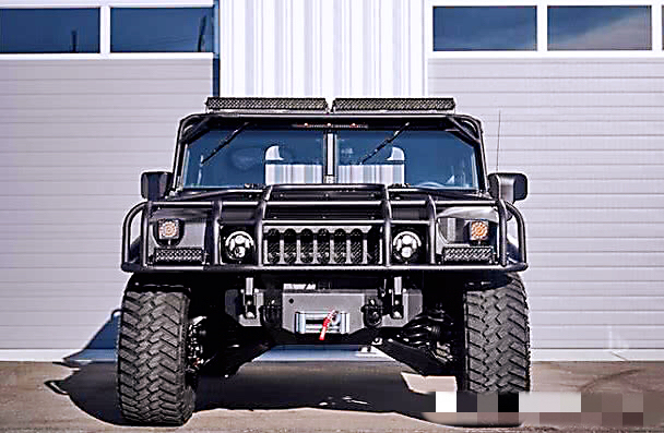 軍用悍馬H1，帶你領略什么是極致奢華-鋒巢網(wǎng)