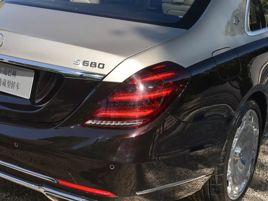 邁巴赫S680，帶你見識土豪的生活！-鋒巢網