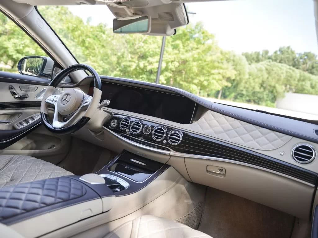 邁巴赫S680，帶你見識土豪的生活！-鋒巢網