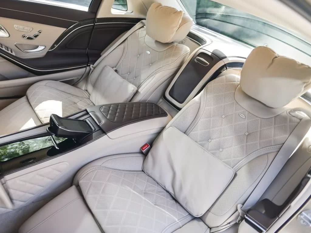 邁巴赫S680，帶你見識土豪的生活！-鋒巢網