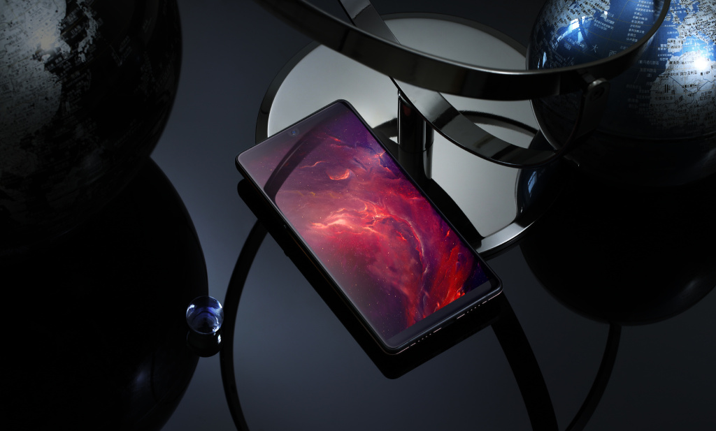 羅永浩直播聊三匹黑馬，全新8G+512G版堅果R1今日發售-鋒巢網