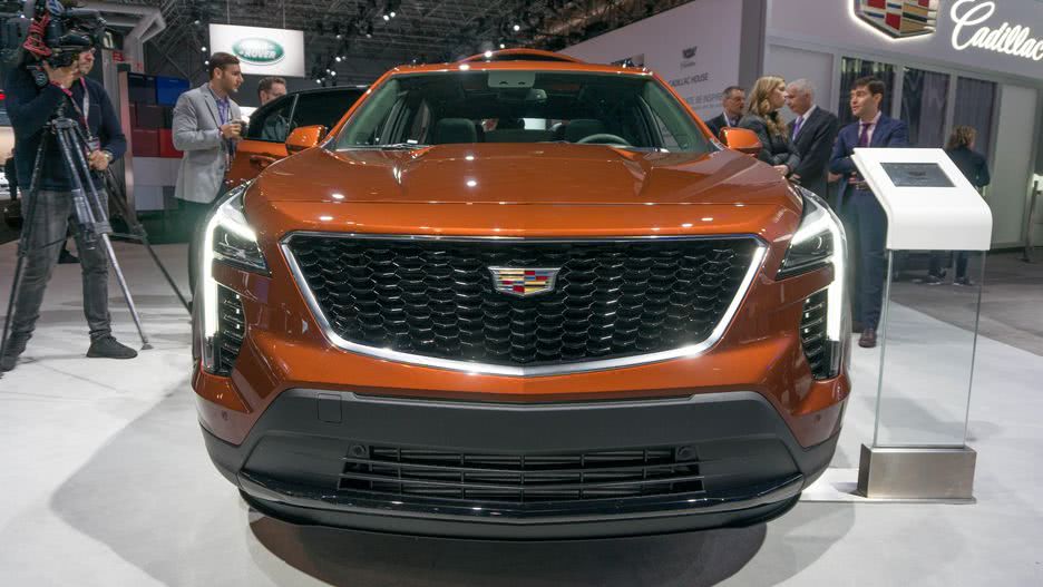 凱迪拉克XT4炫酷來襲，超長(zhǎng)軸距配9AT-鋒巢網(wǎng)