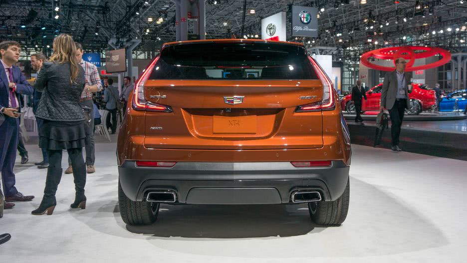 凱迪拉克XT4炫酷來襲，超長(zhǎng)軸距配9AT-鋒巢網(wǎng)