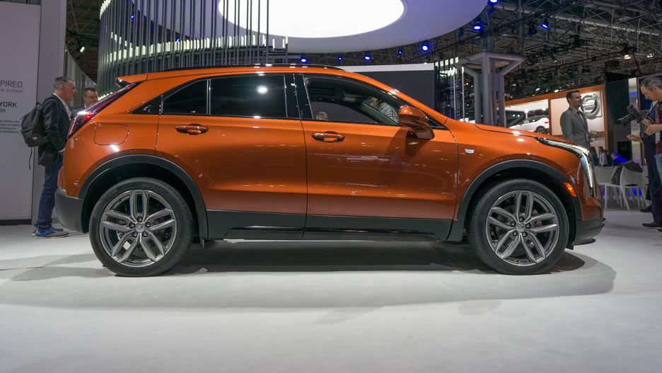 凱迪拉克XT4炫酷來襲，超長(zhǎng)軸距配9AT-鋒巢網(wǎng)