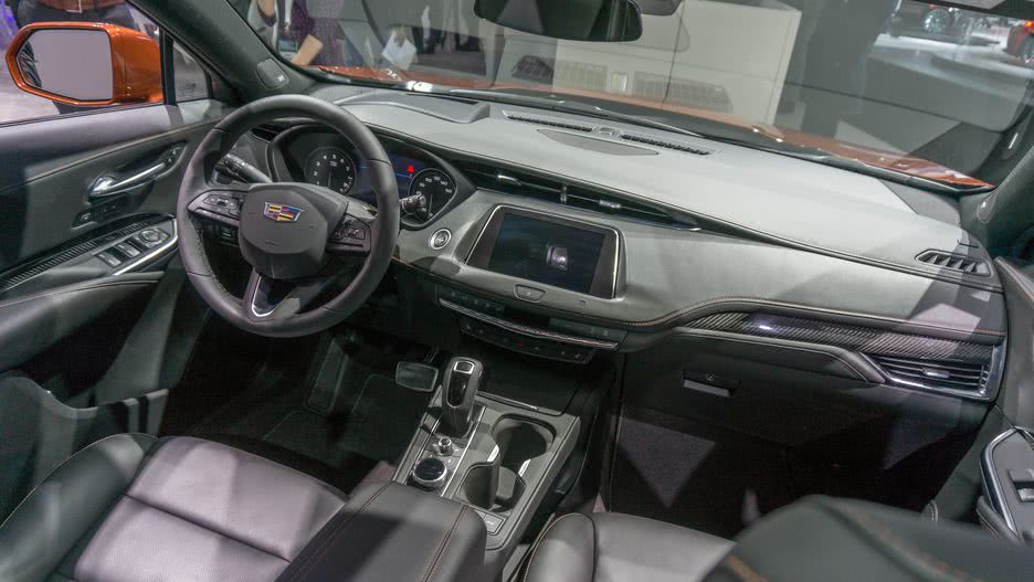 凱迪拉克XT4炫酷來襲，超長(zhǎng)軸距配9AT-鋒巢網(wǎng)