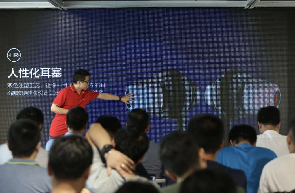 貴族品質，平民價格：博信股份新品降噪耳機僅售199元-鋒巢網