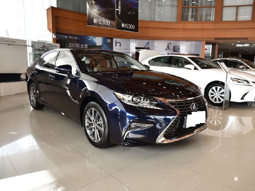 新版雷克薩斯ES亮相 寶馬5系涼涼-鋒巢網