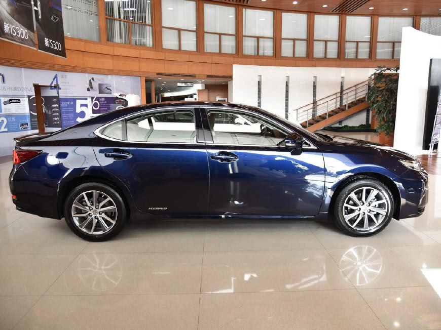 新版雷克薩斯ES亮相 寶馬5系涼涼-鋒巢網