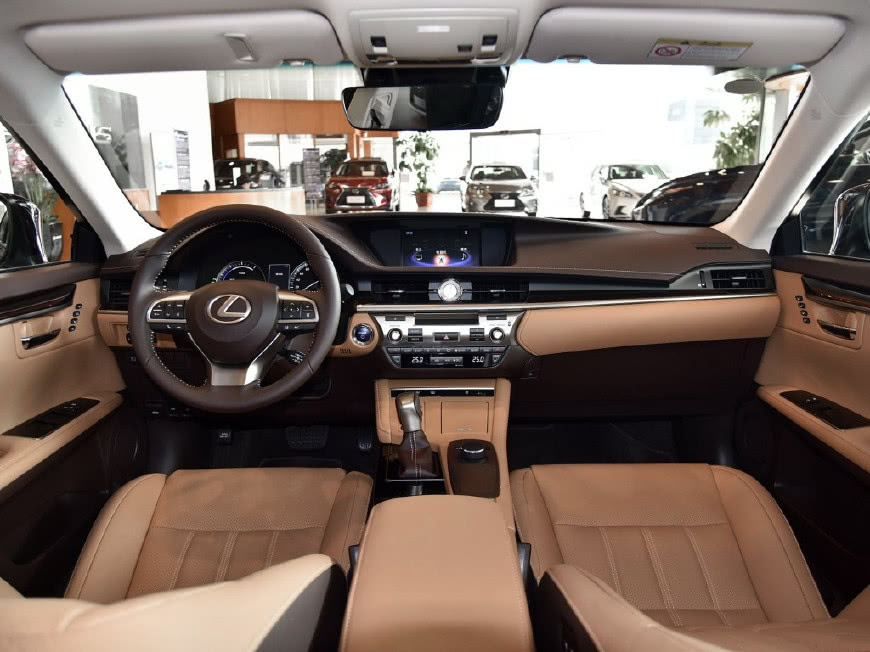 新版雷克薩斯ES亮相 寶馬5系涼涼-鋒巢網