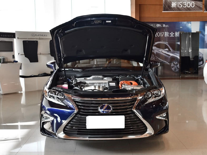 新版雷克薩斯ES亮相 寶馬5系涼涼-鋒巢網