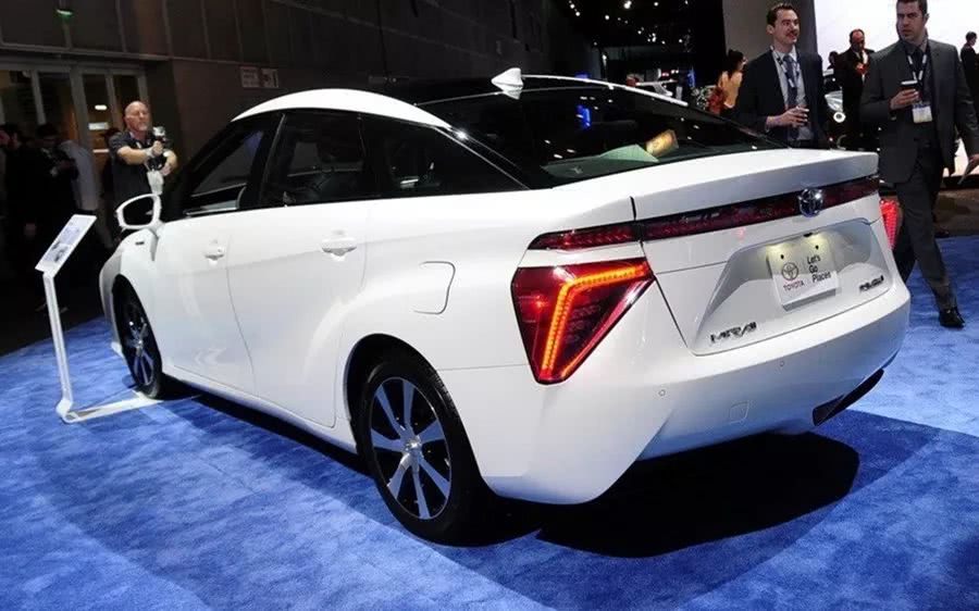 豐田的Mirai不燒一滴油不耗一度電?-鋒巢網(wǎng)