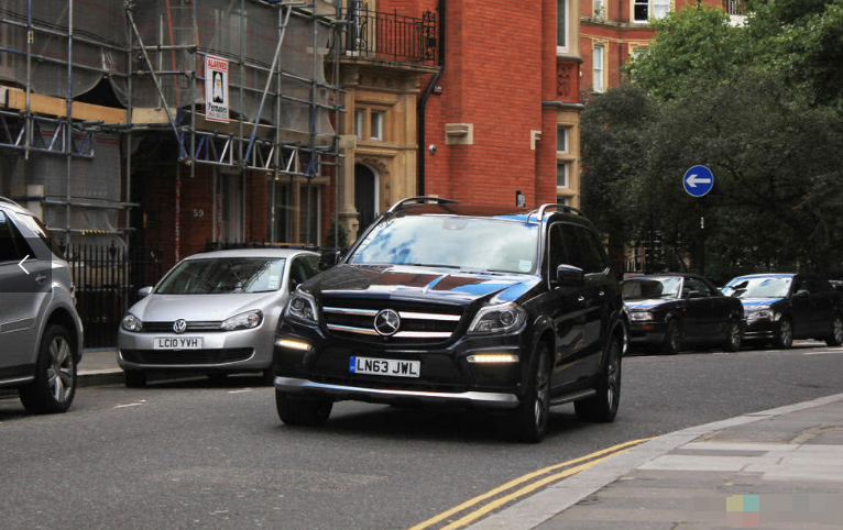 200萬(wàn)防彈奔馳多牛,托住你的下巴!-鋒巢網(wǎng)