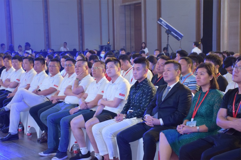 入眼情迷，入手心動！匯威AICALL V9于6月24日在長城發布-鋒巢網