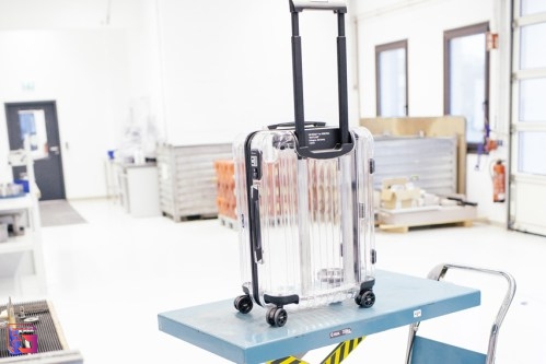 透明型爆 Off-White? x 日默瓦聯(lián)名行李箱7月發(fā)售-鋒巢網(wǎng)