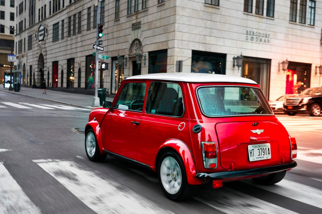 復(fù)古經(jīng)典——電能驅(qū)動(dòng)1959 Mini Cooper！-鋒巢網(wǎng)