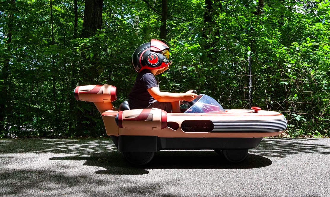 5歲男孩試駕《星球大戰》里的LANDSPEEDER-鋒巢網