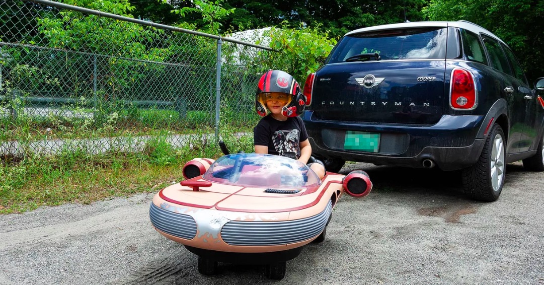 5歲男孩試駕《星球大戰》里的LANDSPEEDER-鋒巢網