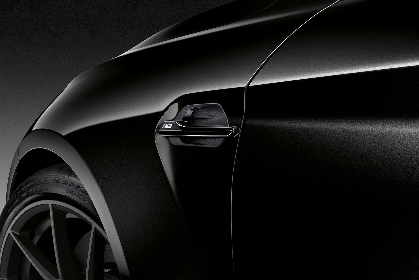BMW「暗黑」格調 M2「Black Shadow」驚艷亮相！-鋒巢網