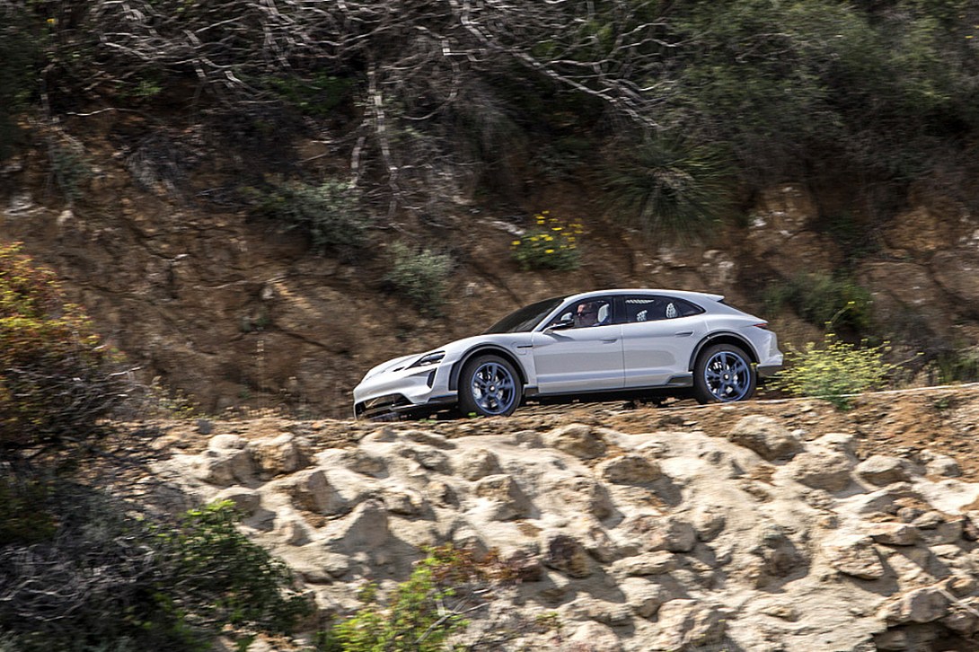 Porsche發布了 Mission E 純電動概念跑車,Taycan正式亮相!-鋒巢網