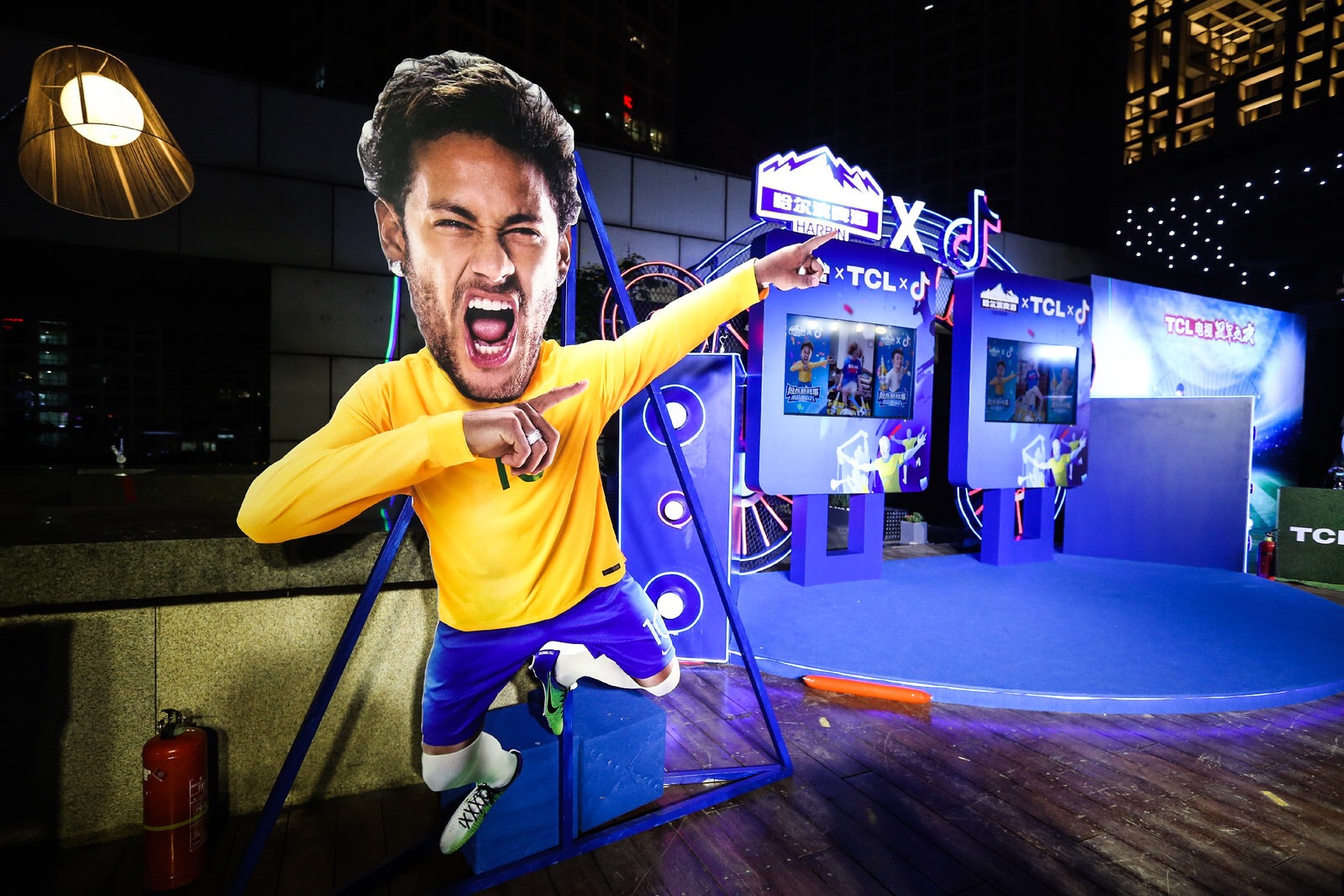 世界杯完美謝幕,TCL QLED電視“十力”見證冠軍誕生-鋒巢網