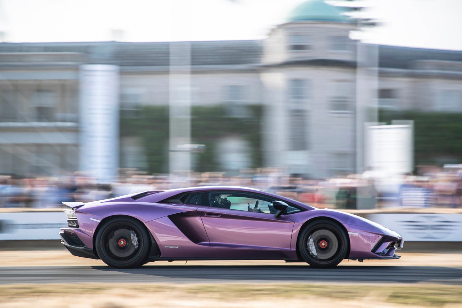 古德伍德速度節(jié)——Lamborghini Urus極速傳說！-鋒巢網(wǎng)