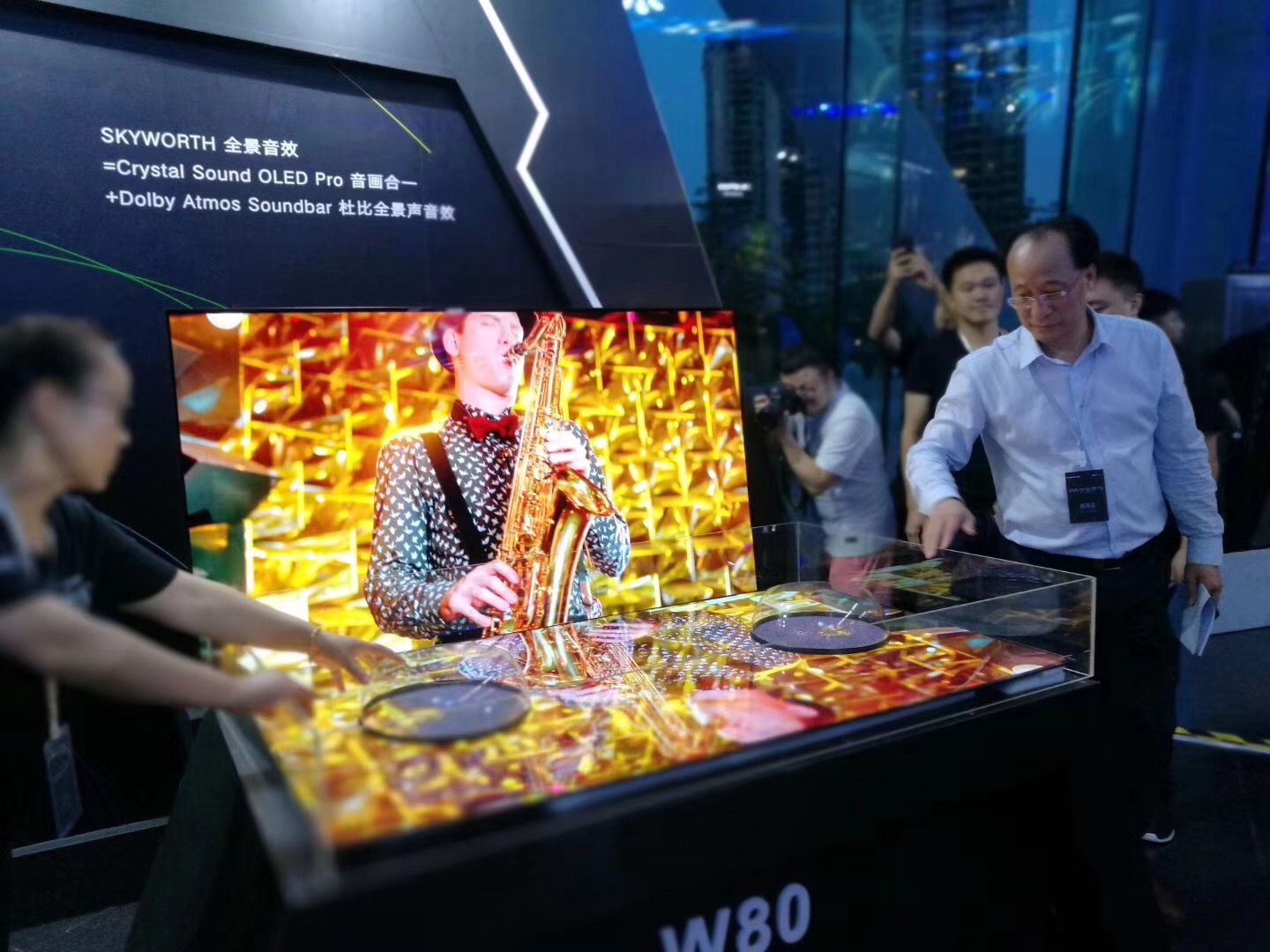 10年奠定OLED王者之路：創(chuàng)維再次定義行業(yè)第一-鋒巢網