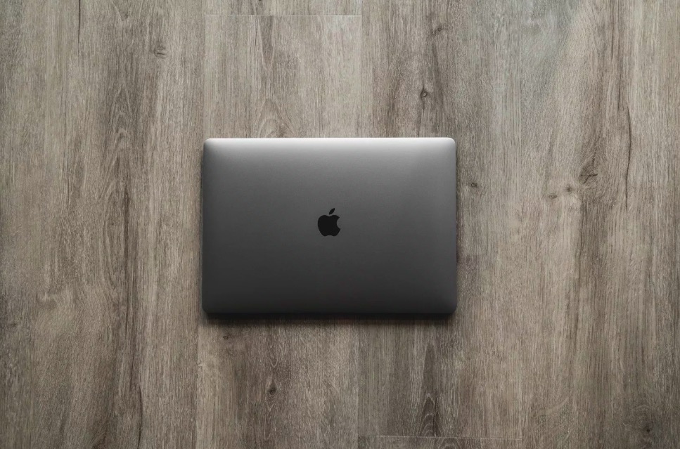 蘋果2018 新版別 MacBook Pro 開箱圖賞-鋒巢網