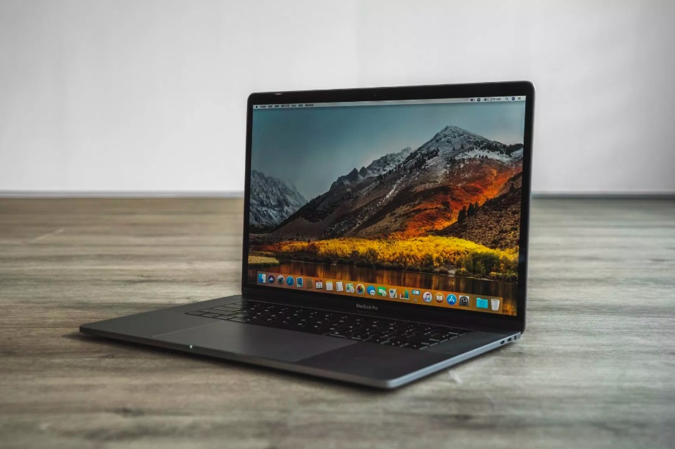 蘋果2018 新版別 MacBook Pro 開箱圖賞-鋒巢網
