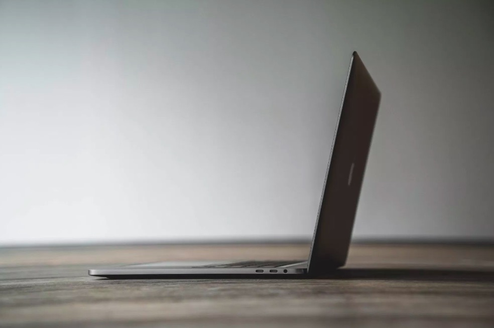 蘋果2018 新版別 MacBook Pro 開箱圖賞-鋒巢網