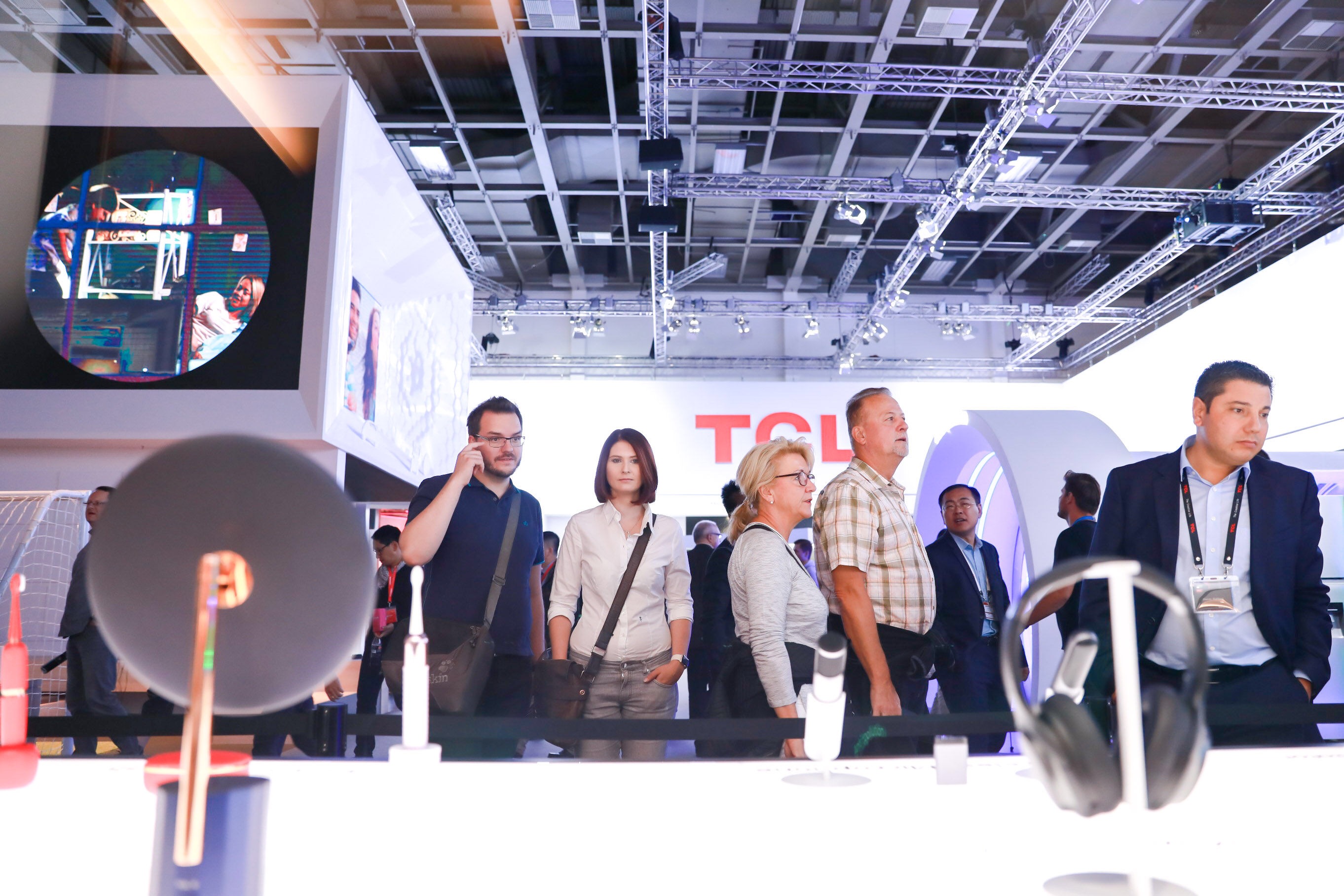 【德國IFA2018 鋒巢網直擊】TCL電視時尚匠心設計 引發國內外媒體熱議-鋒巢網