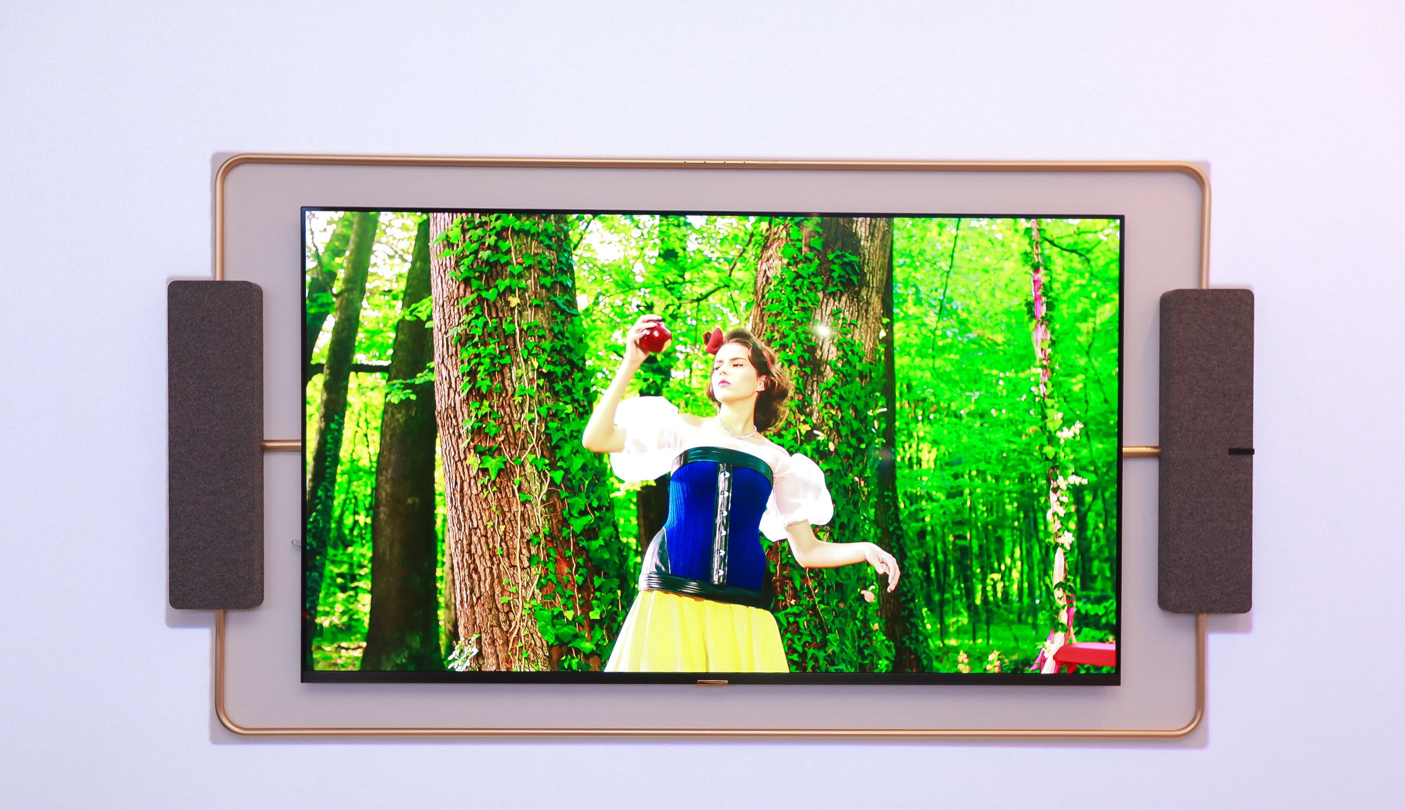 【德國IFA2018 鋒巢網直擊】TCL電視時尚匠心設計 引發國內外媒體熱議-鋒巢網